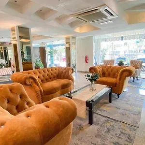 Hotel Queenspark Lovita